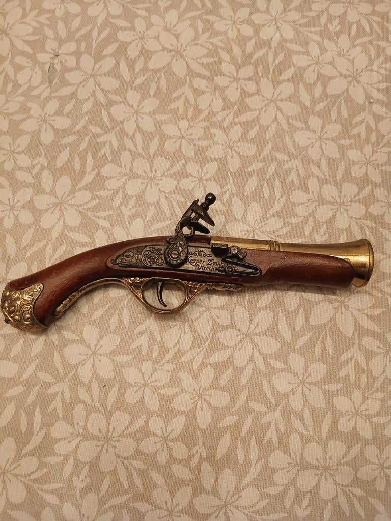 Deciratief pistool, Ophalen