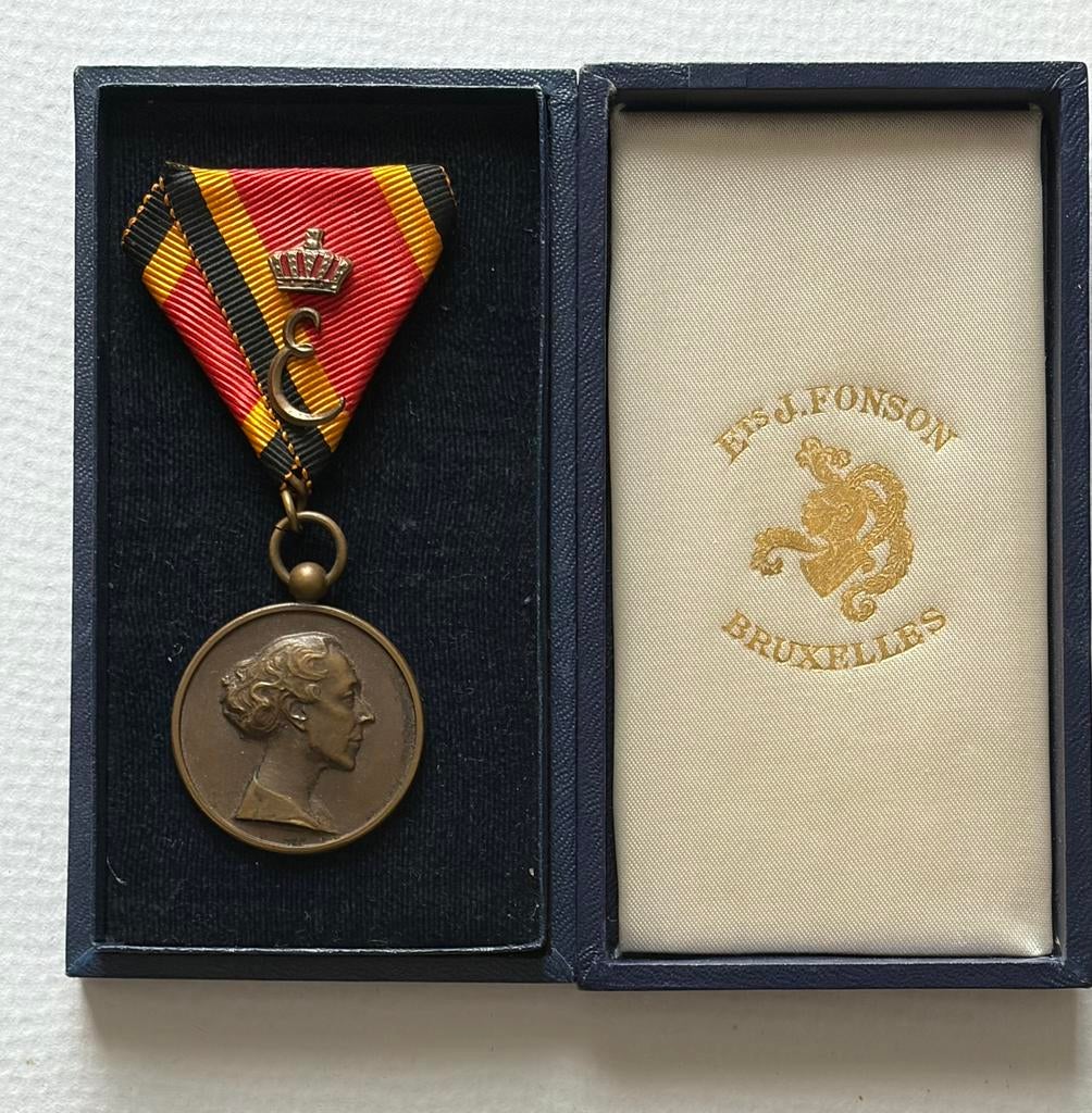 Belle médaille Elisabeth, Enlèvement ou Envoi, Utilisé, Autres types