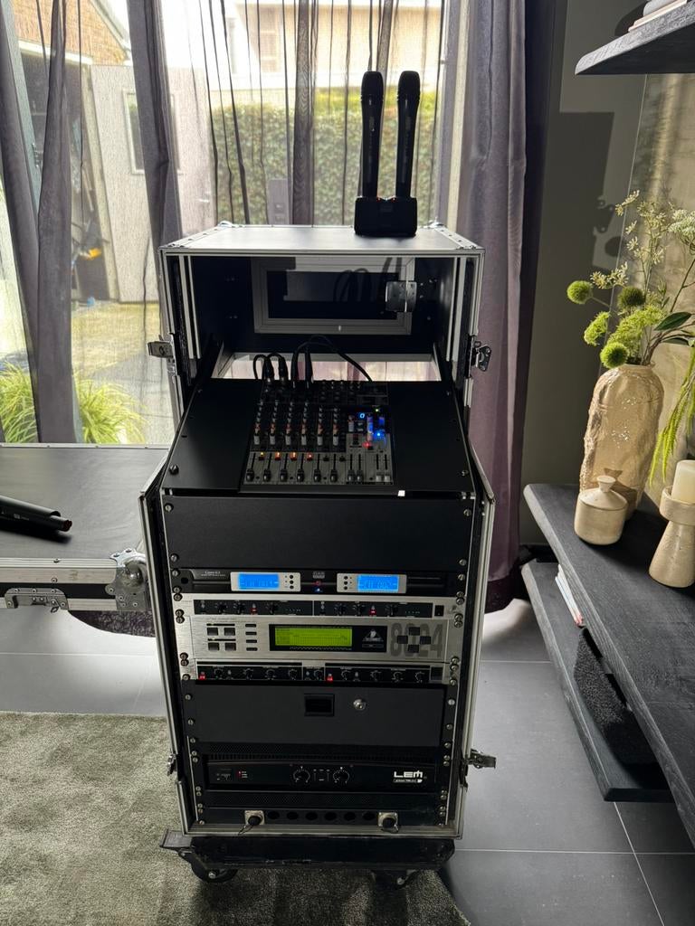 Taperack met tafel - effecten - mengtafel - microfoons, Ophalen, Zo goed als nieuw