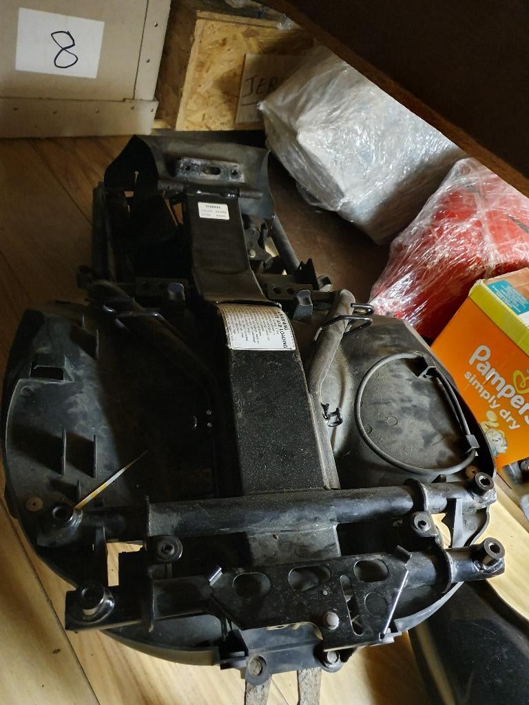 sous-châssis vfr 800 avec boîtier de batterie, Enlèvement ou Envoi, Utilisé