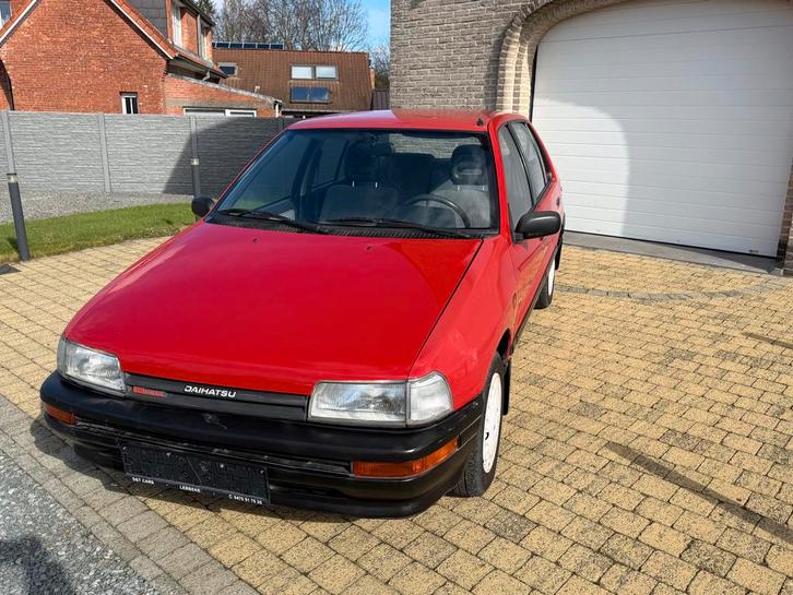 Daihatsu charade sedan 1992 oldtimer, Autos, Daihatsu, Particulier, Charade, Essence, 5 portes, Boîte manuelle, Rouge, Tissu, Traction avant