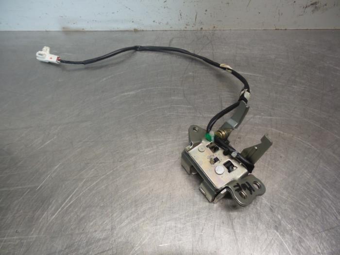 Slotmechaniek Achterklep van een Toyota Yaris (Yaris 1 00-), Auto-onderdelen, Carrosserie, Toyota, Gebruikt, 3 maanden garantie