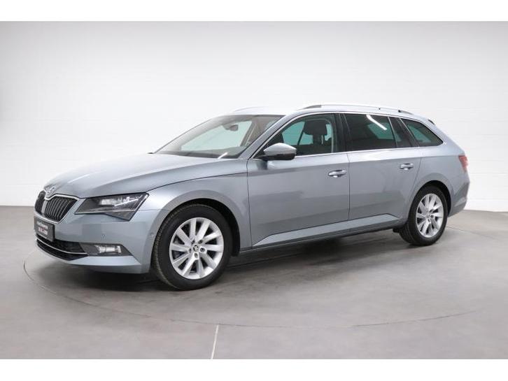 Skoda Superb 1.5 TSI Style Combi Skoda Superb Combi Style 1., Auto's, Skoda, Superb, Adaptive Cruise Control, Airbags, Airconditioning