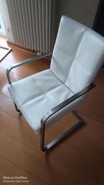 Lederen stoelen, Ophalen