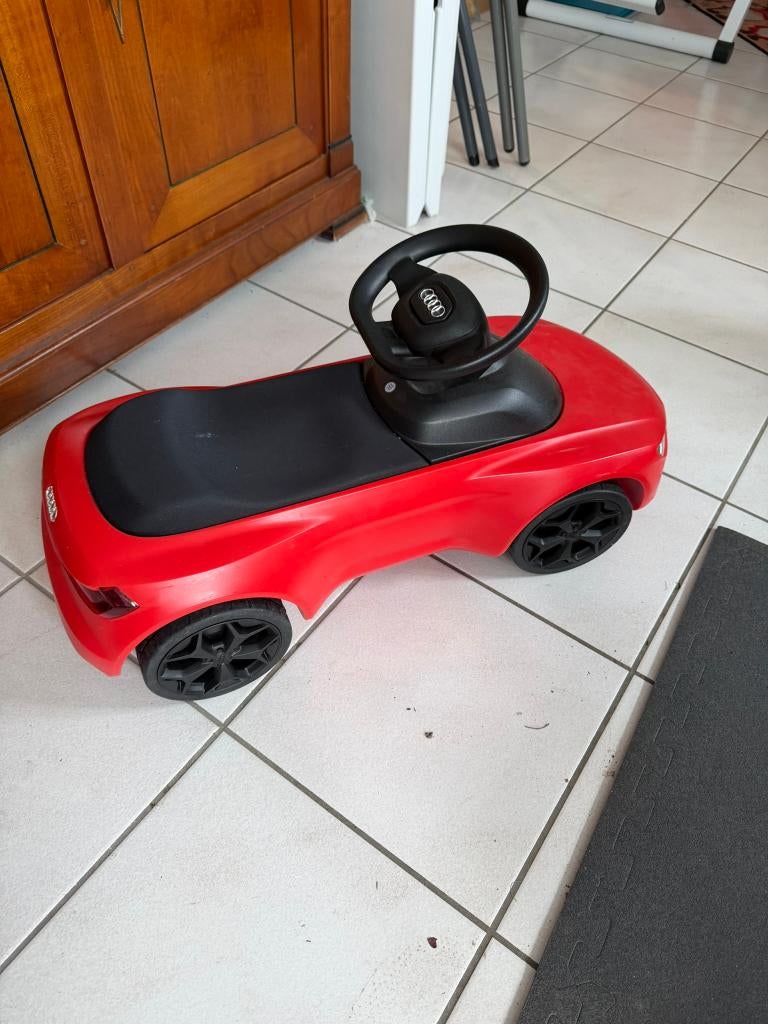Audi Quattro rode kinderauto, Kinderen en Baby's, Speelgoed | Buiten | Voertuigen en Loopfietsen, Zo goed als nieuw, Duwvoertuig