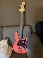 Squier Classic Vibe Jazz Bass uit de jaren 60 Tahitian Coral, Muziek en Instrumenten, Snaarinstrumenten | Gitaren | Bas, Ophalen
