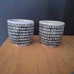 2 bloempotjes, Enlèvement