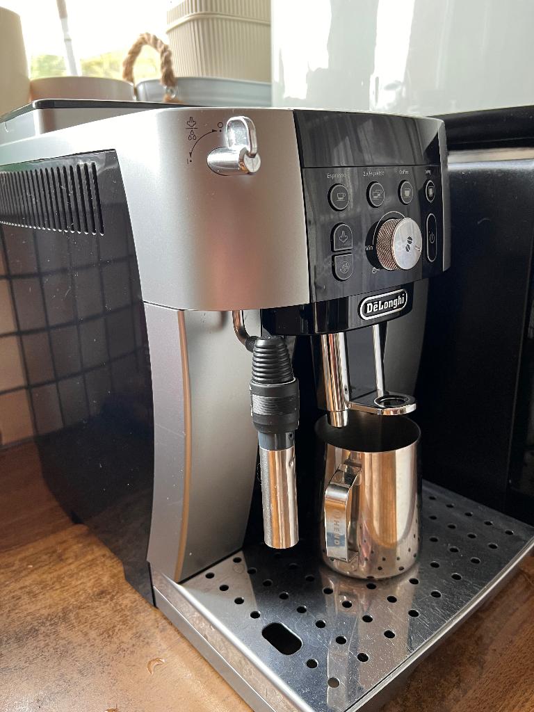 De Longhi bonen koffiemachine, Ophalen, Koffiemachine, Koffiebonen, Zo goed als nieuw