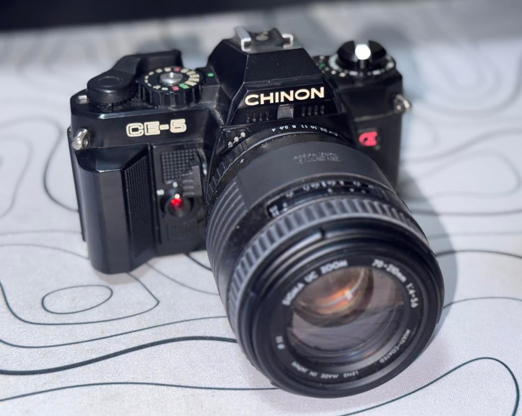 Chinon CE-5 Analoge Spiegelreflexcamera + Sigma Zoomlens, TV, Hi-fi & Vidéo, Appareils photo analogiques, Ne fonctionne pas, Reflex miroir