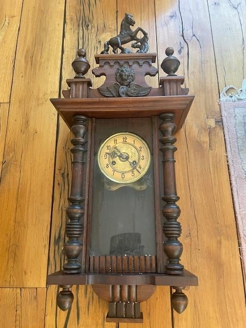 antieke klok met paard, Enlèvement