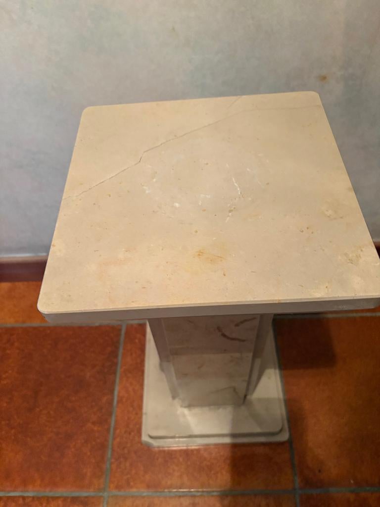 Piëdestal in marmer, Huis en Inrichting, Woonaccessoires | Zuilen en Pilaren, Ophalen, Zo goed als nieuw