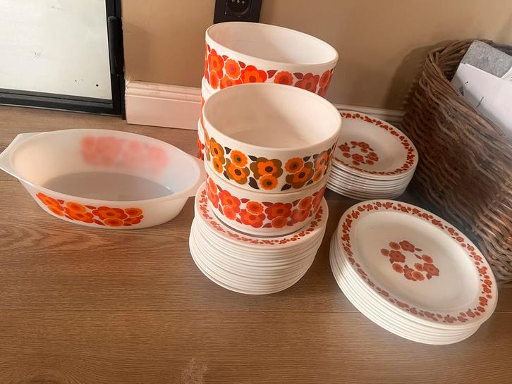 Arcopal lotus servies vintage retro, Huis en Inrichting, Keuken | Servies, Gebruikt, Bord(en), Ophalen