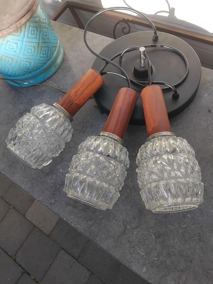 Lampe suspendue vintage et rétro avec 3 points lumineux, Maison & Meubles, Lampes | Plafonniers, Utilisé, Verre, Bois, Métal, Enlèvement ou Envoi