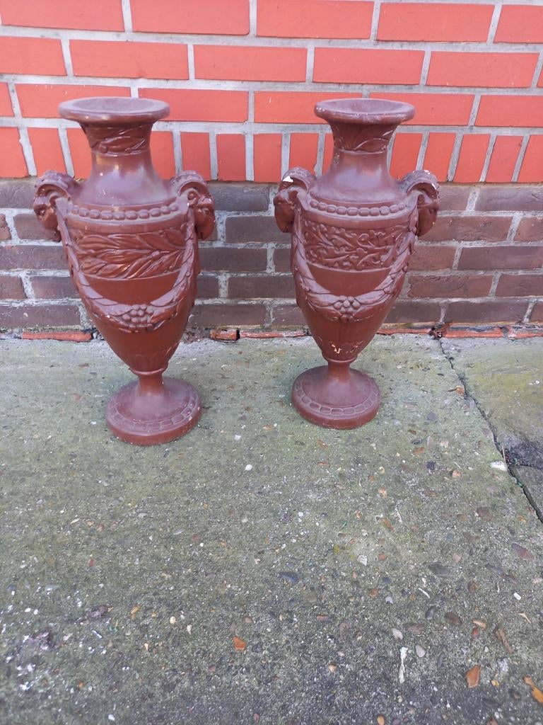 2 antieke vazen in gips, Ophalen