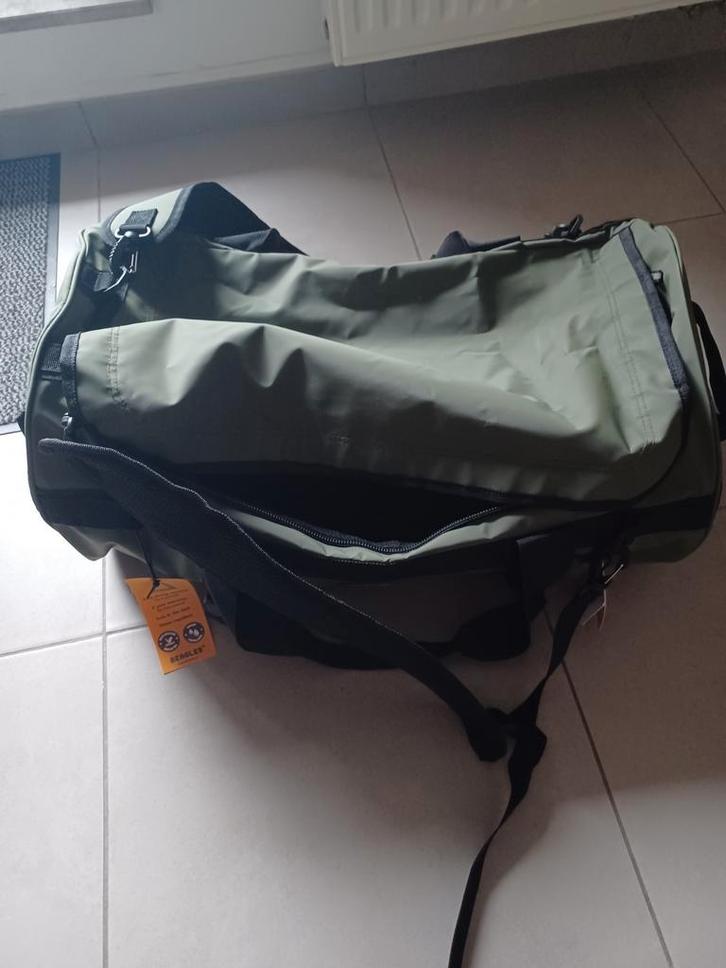 Beagles Originals Tokyo Reistas Waterproof Olijfgroen 65L, Handtassen en Accessoires, Tassen | Reistassen en Weekendtassen, Nieuw