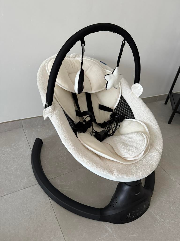 Luvion baby elektrische schommelstoel met teddystof, Enfants & Bébés, Enlèvement, Comme neuf, Siège de balançoire