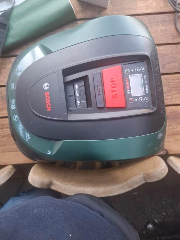 Bosch Indego XS 300 – Zo goed als nieuw + Garage & Extra's, Tuin en Terras, Robotmaaiers, Gebruikt, Ophalen