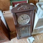 Horloges murales anciennes, Enlèvement