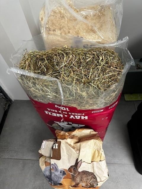 Paquet de foin, de granulés -couvre-sol, de copeaux de bois!, Enlèvement, Neuf, Soins