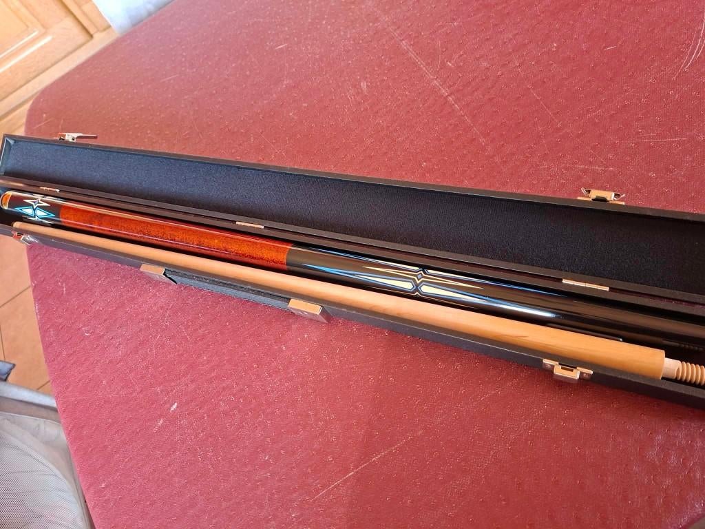 Toonzaal keuen aan kleine prijzen., Ophalen, Zo goed als nieuw, Keu of Ballen