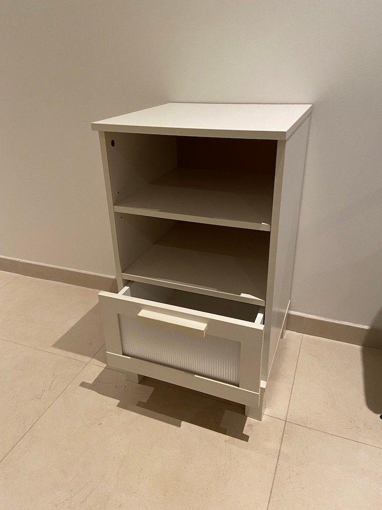 Wit nachtkastje Ikea, Ophalen, 55 tot 70 cm, Zo goed als nieuw, 45 tot 65 cm