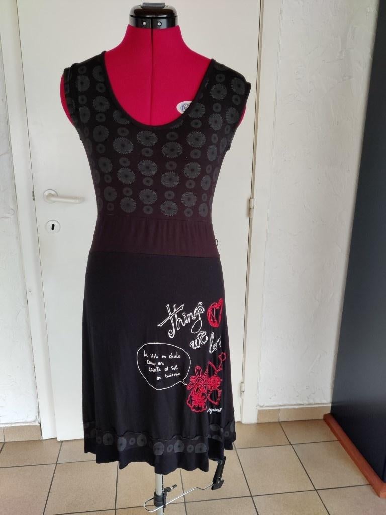 zwarte jurk: desigual, Zwart, Ophalen of Verzenden, Gedragen, Onder de knie