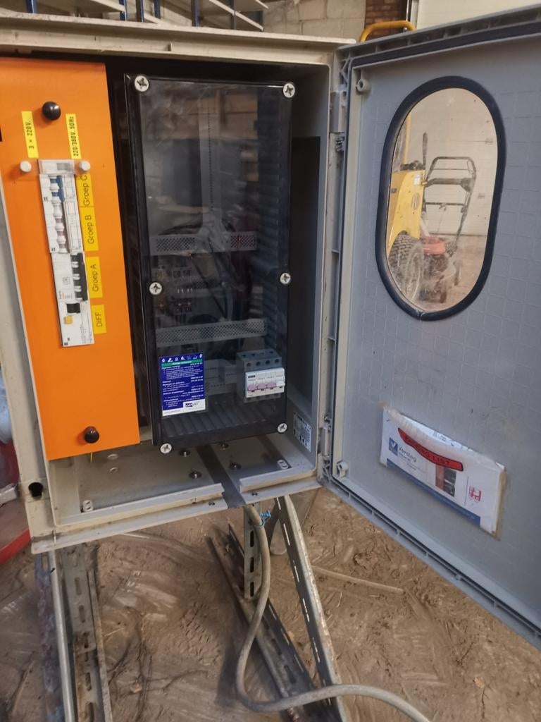 Werfkast in perfecte staat. Vorig jaar nog gekeurd., Doe-het-zelf en Bouw, Elektriciteit en Kabels, Ophalen