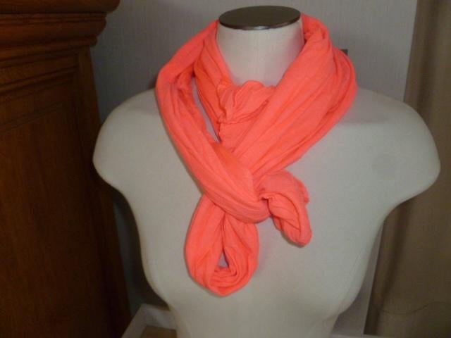 dames sjaal, zomer en winter. 2 euro stuk, Vêtements | Femmes, Bonnets, Écharpes & Gants, Enlèvement ou Envoi, Écharpe