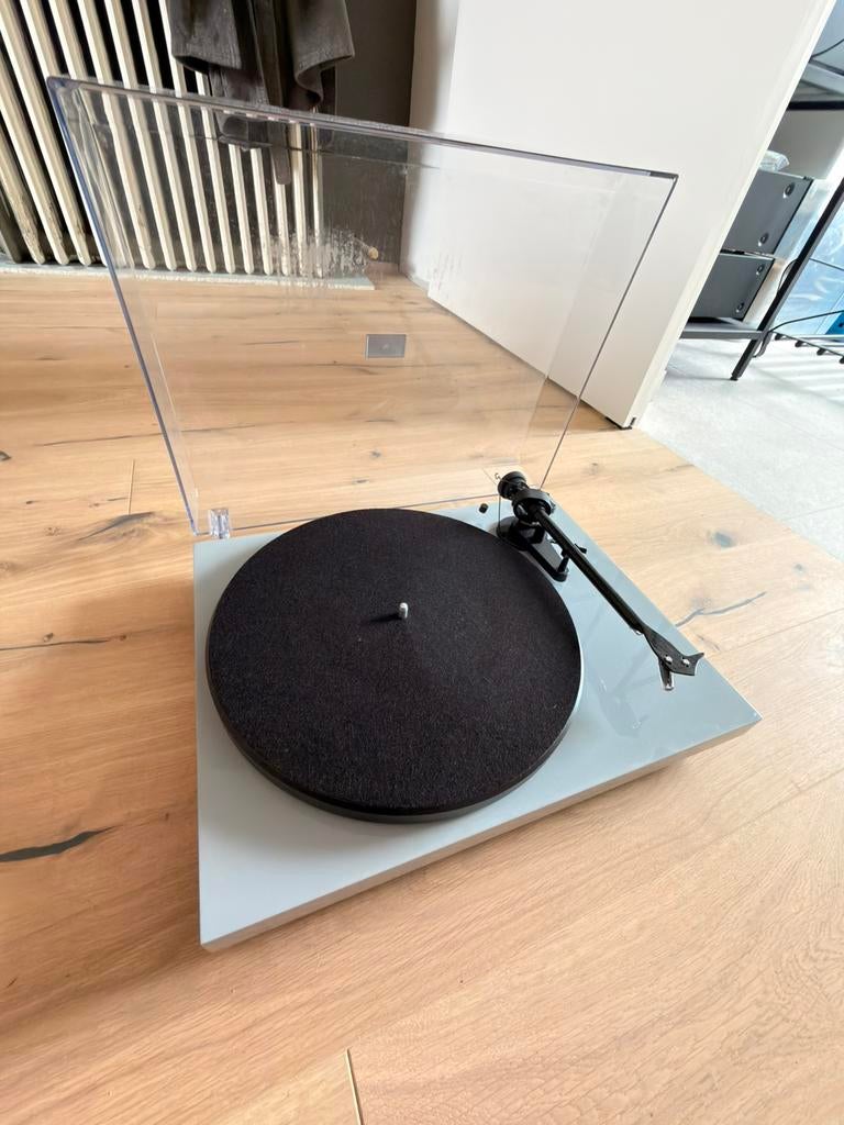 Project Debut Carbon glossy grey, TV, Hi-fi & Vidéo, Tourne-disques, Comme neuf, Enlèvement