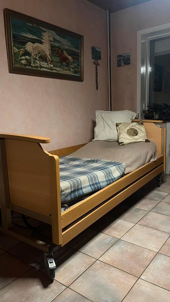 Lit médicalisé / d’hôpital électrique, Maison & Meubles, Chambre à coucher | Lits, Comme neuf, Une personne, 90 cm, 200 cm, Bois