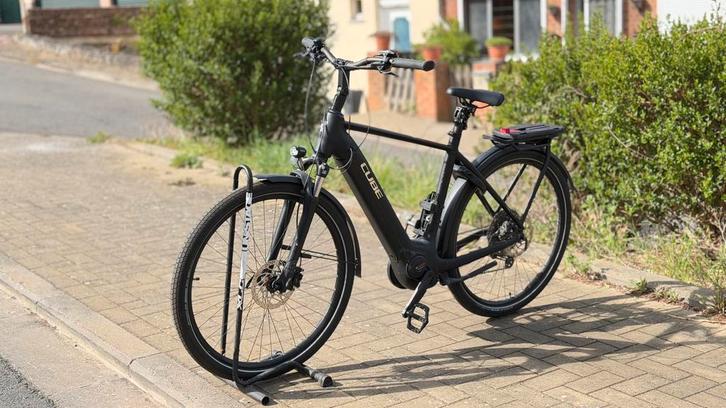 Vélo électrique Cube Touring Hybride pro 500 2023, Vélos & Vélomoteurs, Vélos électriques, Comme neuf, Cube, 55 à 59 cm, 50 km par batterie ou plus