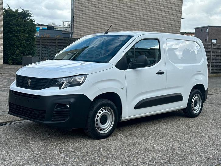 Peugeot partner 1.5 / 2021 / Nieuwstaat / 3zit / incl btw, Autos, Camionnettes & Utilitaires, Particulier, Apple Carplay, Peugeot