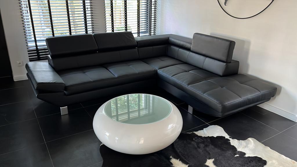 Table basse ronde en polyester blanc avec plateau en verre, Maison & Meubles, Enlèvement, Comme neuf, Rond, Verre