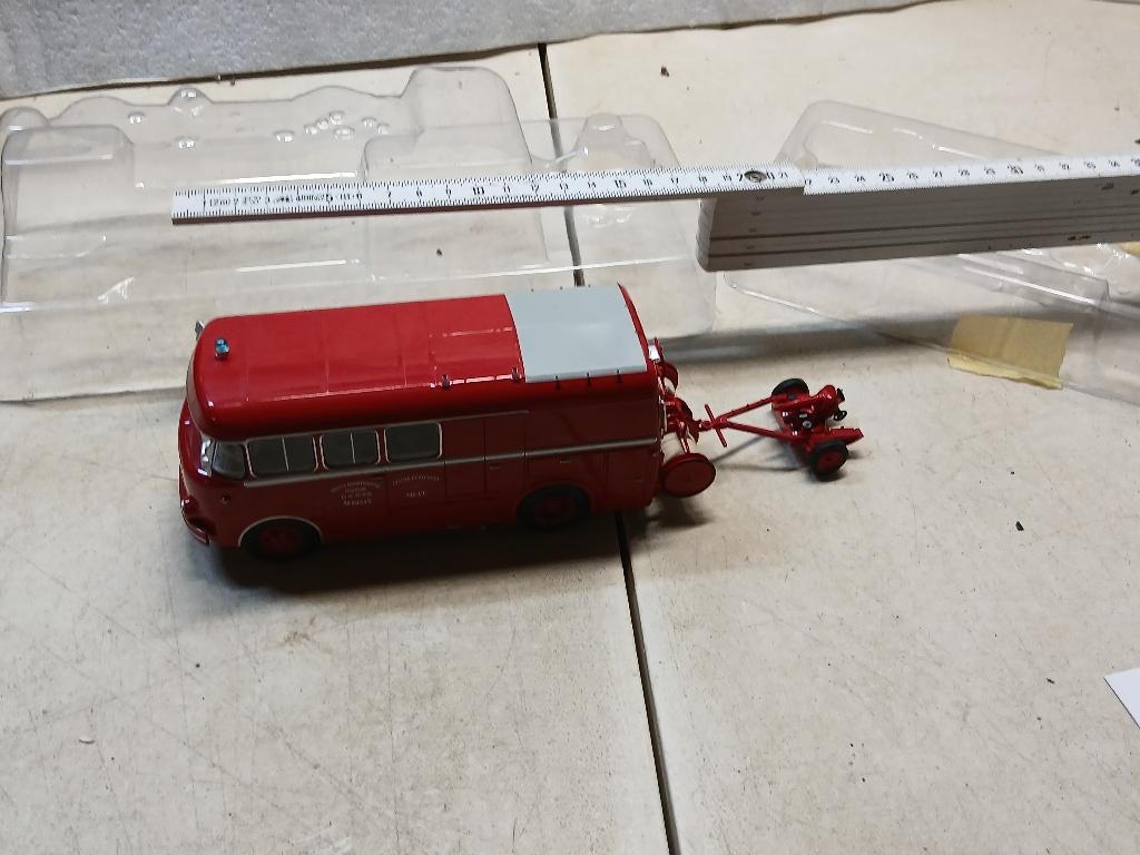 Camion Berliet 1/43 centre de secours, Hobby & Loisirs créatifs, Voitures miniatures | 1:43, Enlèvement ou Envoi, Neuf, Bus ou Camion