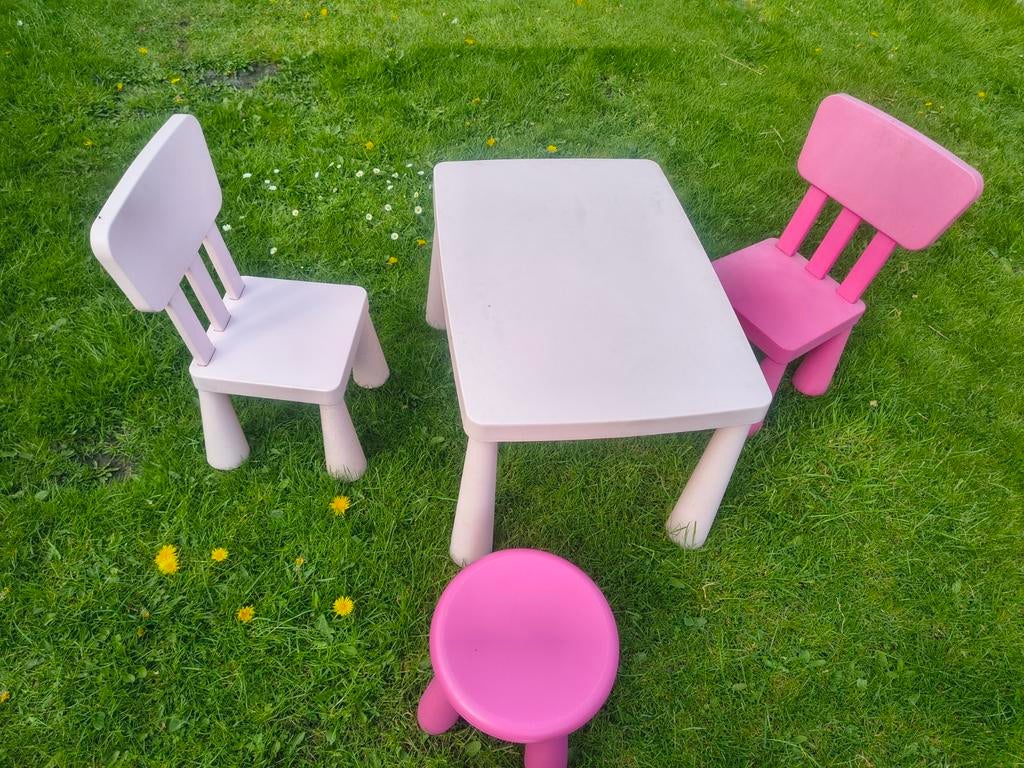 Ikea MAMMUT Kindertafel met stoeltjes buiten zalm roze, Enfants & Bébés, Enlèvement