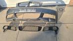 BMW E82 / E88 M-Sport LCI Voorbumper – Mat Grijs + Roosters, Ophalen, Gebruikt, Voor, Bumper