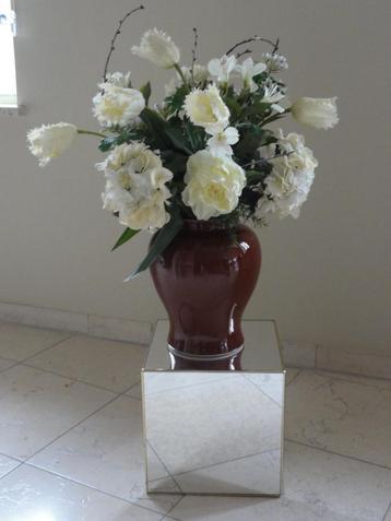 Prachtige decoratie : spiegelkubus, vaas en kunstbloemen beschikbaar voor biedingen