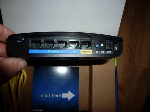 linksys E1500 wireless-N router with speedboost, Computers en Software, Netwerk switches, Zo goed als nieuw, Ophalen of Verzenden
