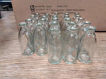 Glazen flesjes met schenktuit
