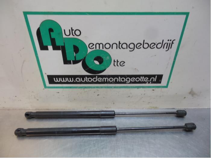 Set Gasdempers Achterklep van een Renault Megane (Megane 09-, Auto-onderdelen, Carrosserie, Renault, Gebruikt, Ophalen of Verzenden