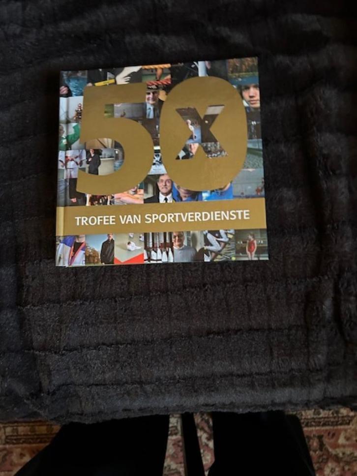 50X trofee van sportverdienste  Boudewijn van Vlaenderen, Boeken, Sportboeken, Zo goed als nieuw, Ophalen of Verzenden
