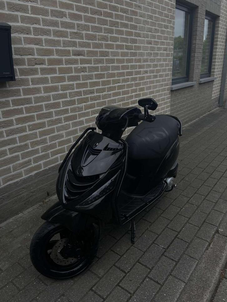 Zip Iget A-klasse 50cc, Fietsen en Brommers, Scooters | Piaggio, Zo goed als nieuw, Zip, Klasse A (25 km/u), Ophalen