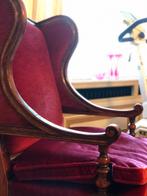 Oude stijlvolle zetel met donkerrode stoffen bekleding, Enlèvement