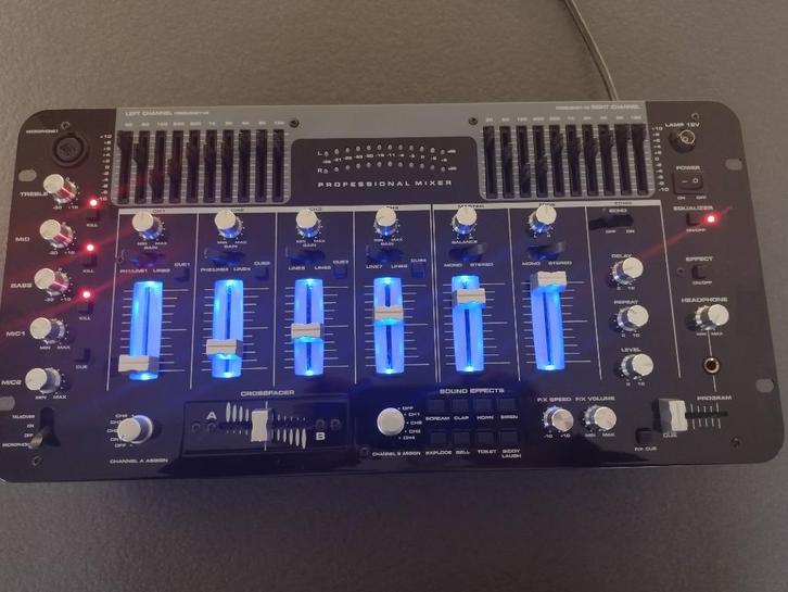 MENGPANEEL 8 KANALEN, Muziek en Instrumenten, Mengpanelen, Zo goed als nieuw, 5 tot 10 kanalen, Microfooningang, Ophalen