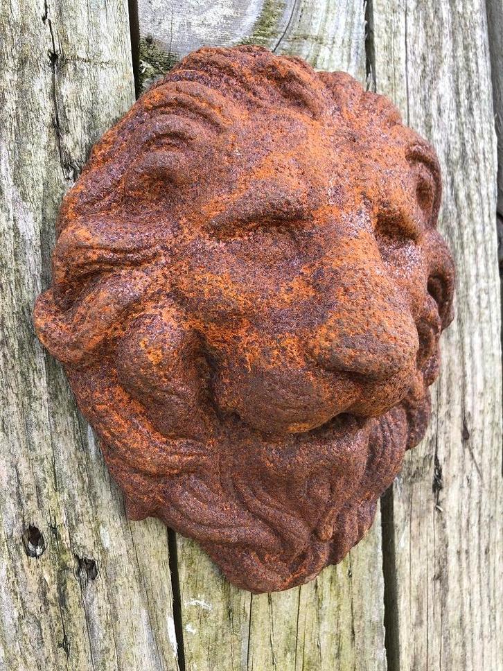Gietijzeren leeuwenkop als waterspuwer., Tuin en Terras, Waterpartijen en Fonteinen, Waterornament, Gietijzer, Ophalen of Verzenden