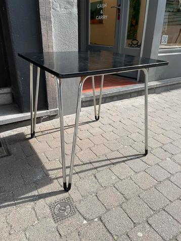 Table design H. F. Mertens  beschikbaar voor biedingen