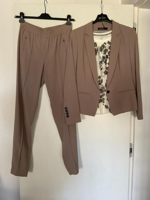 Broekpak met bijhorende bloes Marccain , 38, nieuw, Kleding | Dames, Dames-kledingpakketten, Maat 38/40 (M), Ophalen of Verzenden