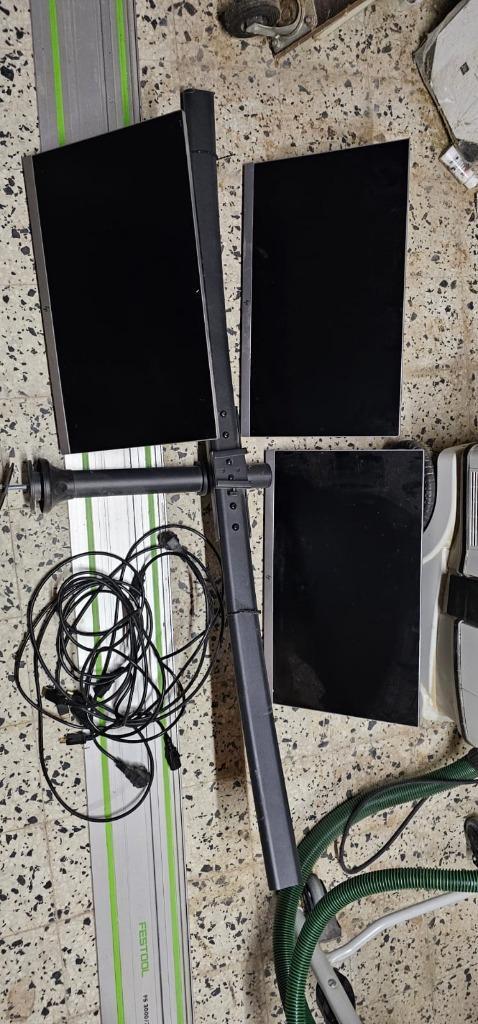 3monitoren + arm, Computers en Software, Overige Computers en Software, Gebruikt, Ophalen