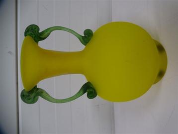 A6105. Geel/Groene Murano Vaas beschikbaar voor biedingen