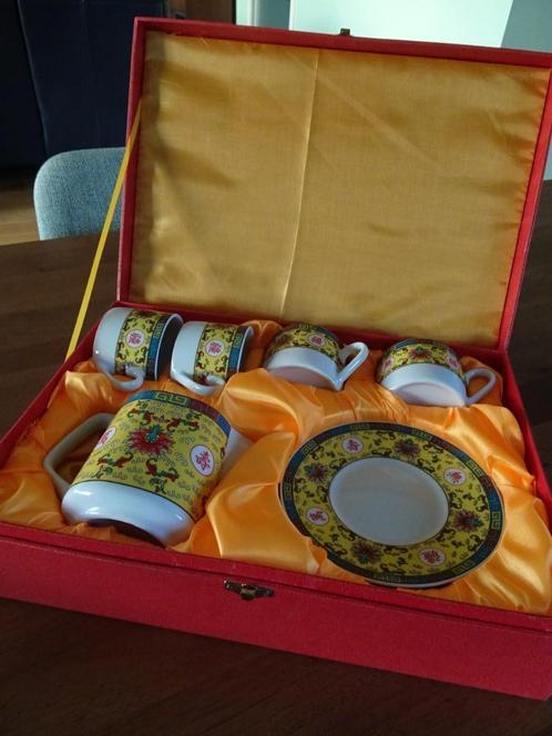 cadeaubox met theeservies, Huis en Inrichting, Keuken | Servies, Zo goed als nieuw, Overige typen, Overige stijlen, Overige materialen
